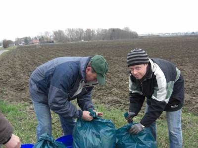 Dreck-Weg-Tag 2013 - Für dieses Jahr machen sie den Sack zu - unser Bürgermeisterkandidat Hans-Peter Knierim und unser Jan Metzler...